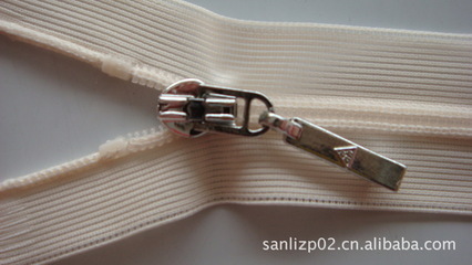 安徽尼龍拉鏈碼裝 中國(guó)拉鏈?zhǔn)笃放浦x，三力拉鏈暢銷海內(nèi)外